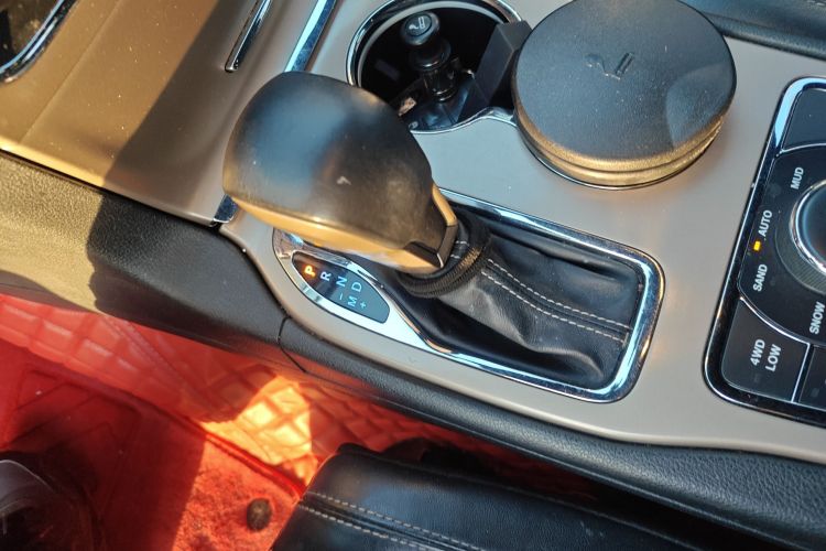 Jeep 大切诺基(进口) 2017款 3.0L 舒享导航版中控内饰18