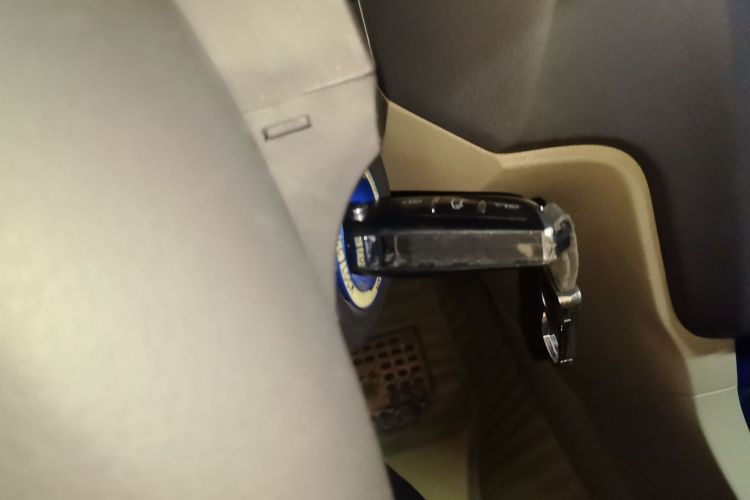 福特 福克斯 2013款 三厢经典 1.8L 手动百万纪念版中控内饰11