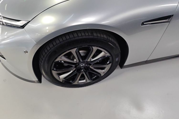 小鹏P7 2022款 670N+车身外观6007