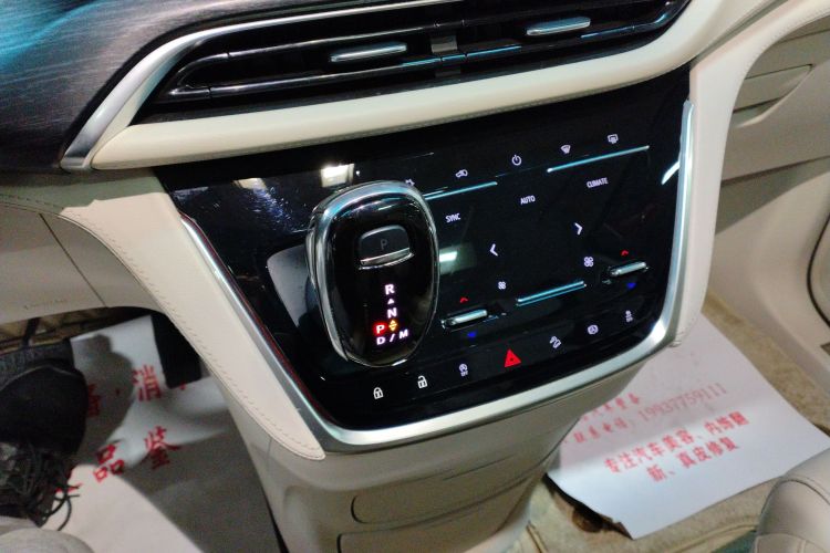 别克GL8 2020款 Avenir艾维亚 七座亲礼版中控内饰18