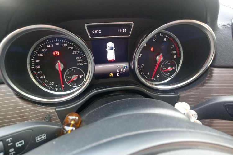 奔驰GLE 2018款 GLE 320 4MATIC 动感型臻藏版中控内饰14