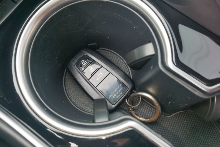 丰田 凯美瑞 2018款 2.5S 锋尚版中控内饰11