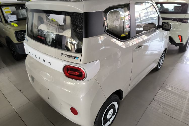 五菱汽车 宏光MINIEV 2024款 第三代 215km 青春版车身外观7