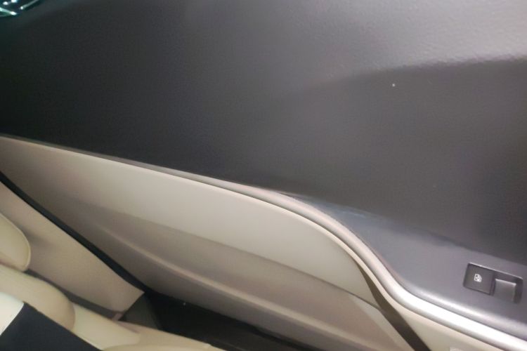 别克GL8 2017款 25S 舒适型 国V中控内饰49