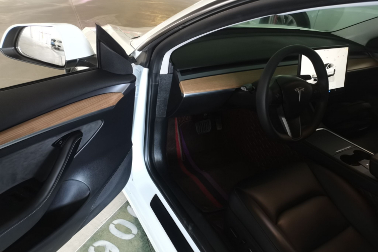 特斯拉 Model 3 2022款 后轮驱动版中控内饰20