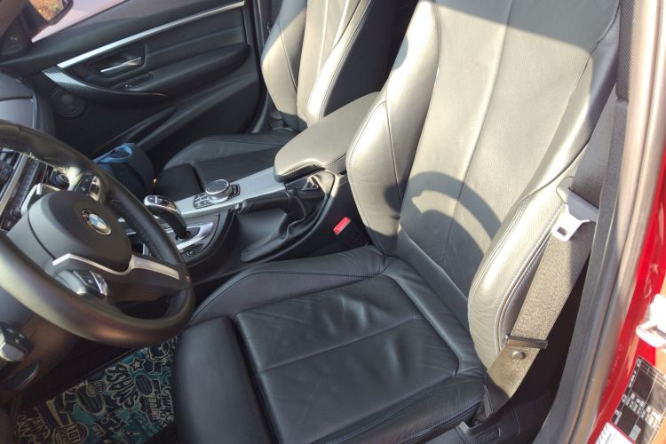 宝马3系 2019款 320i M运动曜夜版中控内饰19