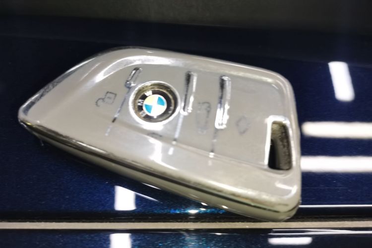 宝马3系 2021款 改款二 325i M运动曜夜套装中控内饰11