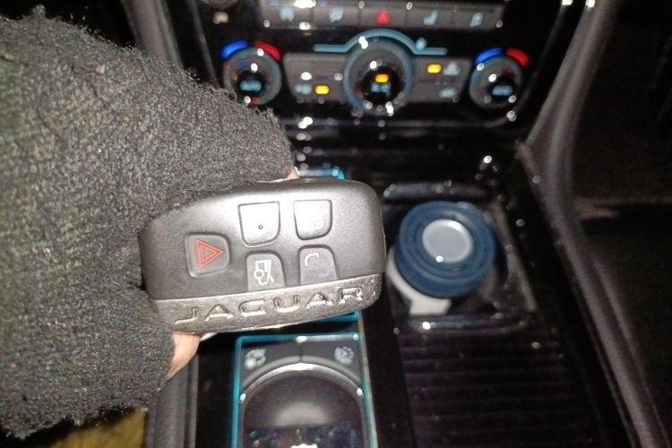 捷豹XJ 2016款 XJL 2.0T 两驱典雅商务版中控内饰11