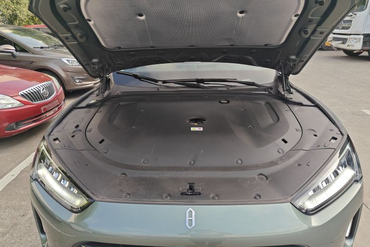 鸿蒙智行 问界M5 2022款 增程四驱性能版机舱底盘24