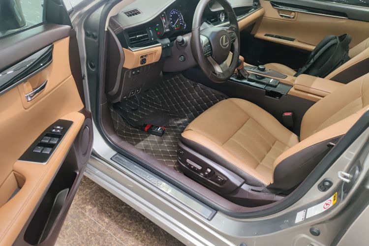 雷克萨斯ES 2015款 300h 舒适版中控内饰7003