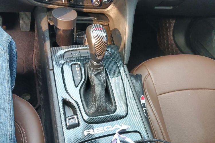 别克 君威 2019款 20T 精英型 国V中控内饰18