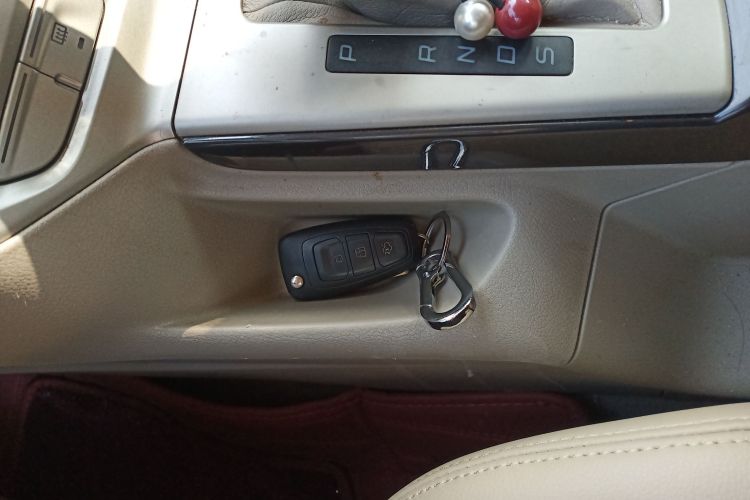 福特 福克斯 2012款 三厢 1.6L 自动风尚型中控内饰11