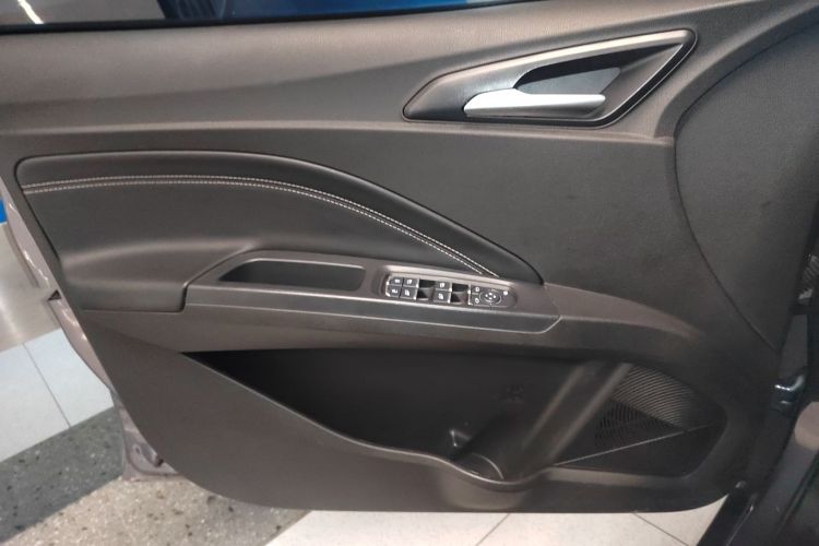 哪吒汽车 哪吒V 2022款 长续航行业定制版中控内饰7007