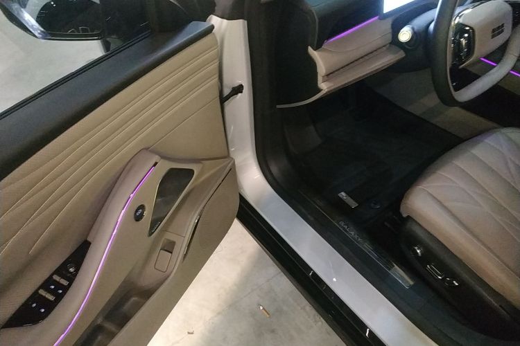 吉利银河 银河星耀8 2025款 130km EM-i 旗舰版中控内饰20