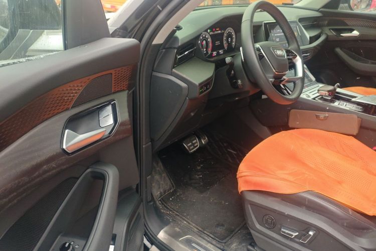 奥迪Q6 2024款 40 TFSI quattro 观云型 羽林套装 7座中控内饰20