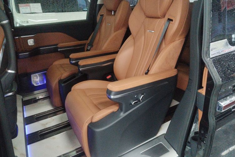 红旗HQ9 2024款 2.0T 商务版中控内饰7004