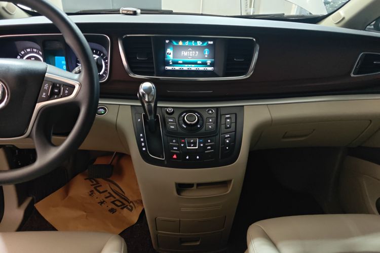 别克GL8 2017款 25S 舒适型 国V中控内饰16