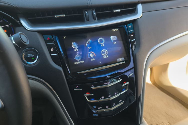 凯迪拉克XTS 2015款 28T 舒适型中控内饰16