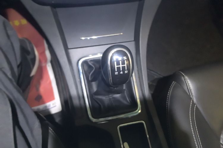 吉利汽车 帝豪 2017款 三厢百万款 1.5L 手动向上版中控内饰18