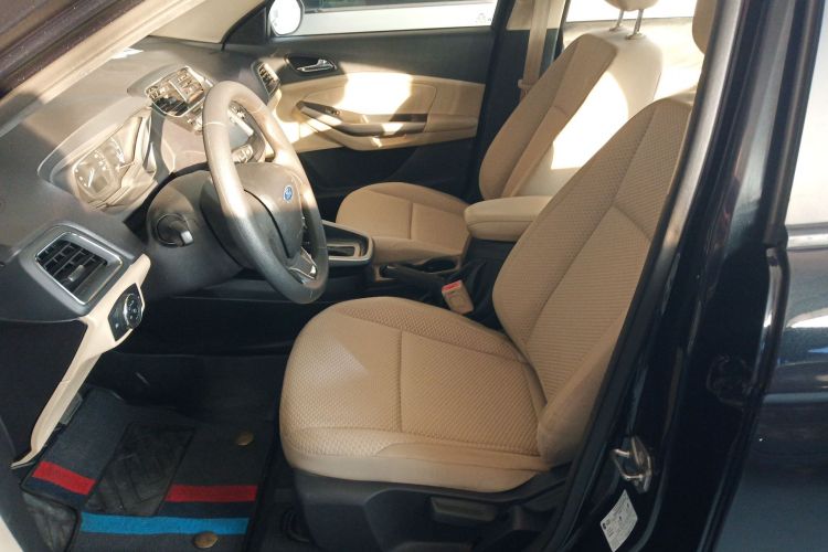 福特 福睿斯 2015款 1.5L 自动舒适型中控内饰19