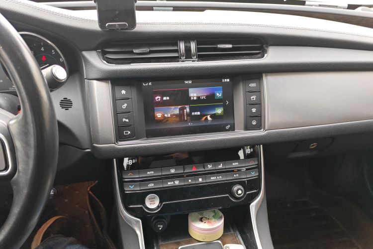 捷豹XFL 2017款 XFL 2.0T 240PS 豪华版局部细节16