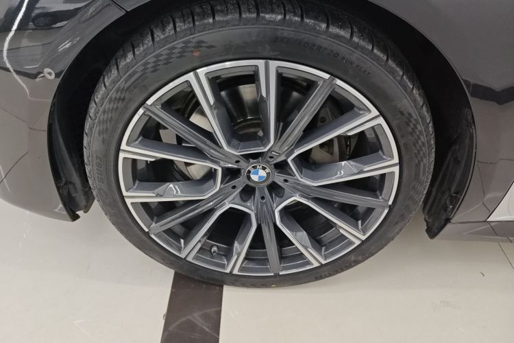 宝马7系 2019款 改款 740Li 领先型 M运动套装车身外观6007