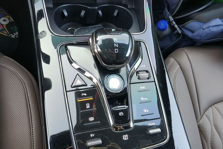 比亚迪 汉 2022款 DM-i 121KM 尊荣型中控内饰18