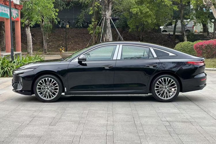 奔腾B70 2024款 龙腾版 1.5T 领创型车身外观4