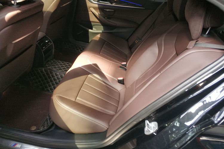 宝马5系 2019款 525Li M运动套装中控内饰7004