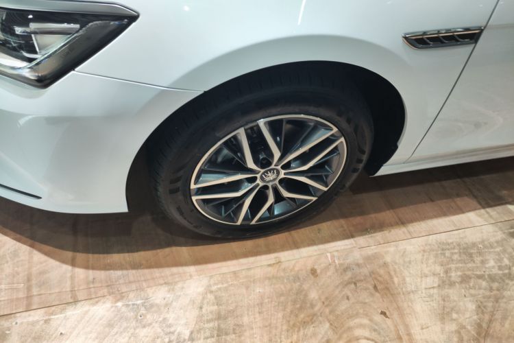 比亚迪 秦PLUS 2024款 荣耀版 DM-i 120KM领先型车身外观35