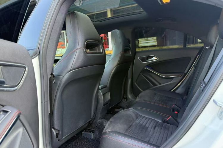 奔驰CLA 2017款 改款 CLA 220 4MATIC中控内饰21