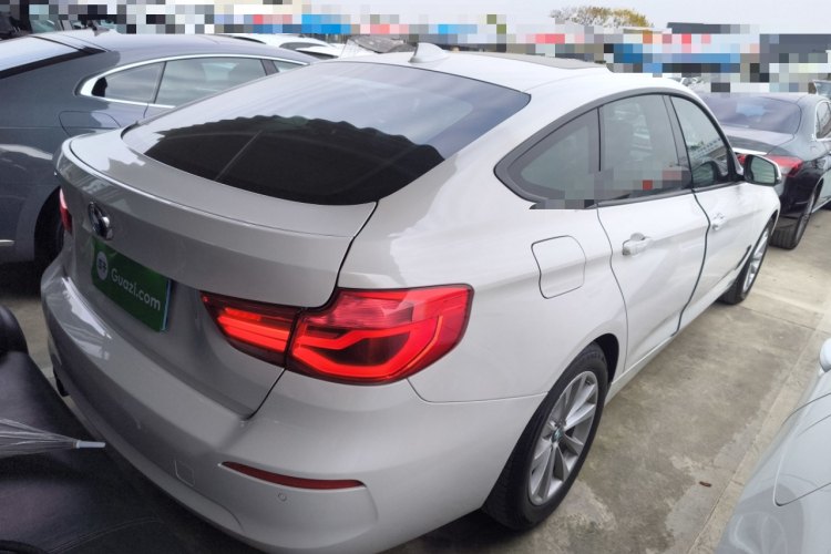 宝马3系GT 2017款 320i 时尚型车身外观7