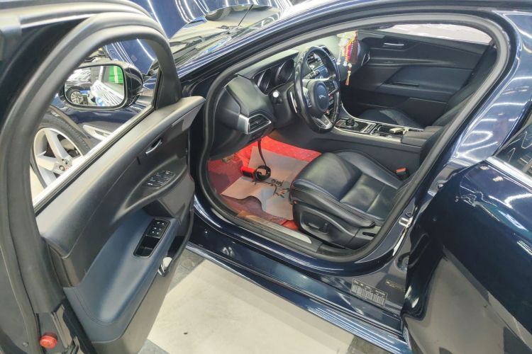 捷豹XE 2018款 2.0T 200PS 两驱R-Sport运动版中控内饰7003