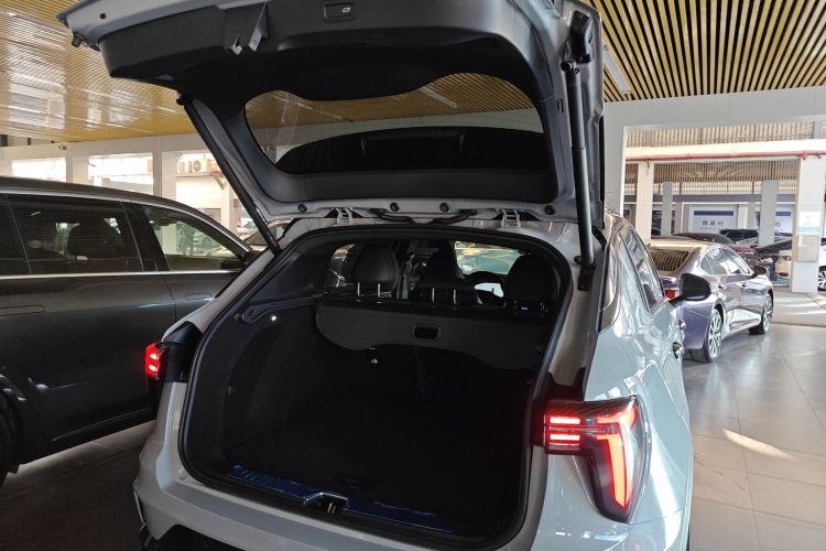 领克01 EM-P 2023款 1.5TD EM-P 晨曦版机舱底盘23