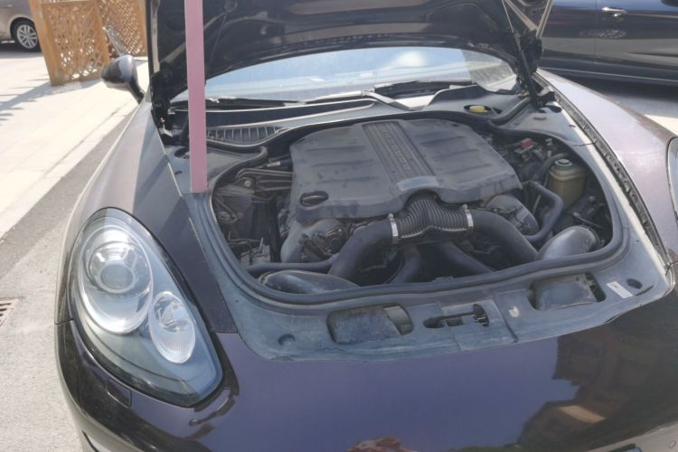 保时捷 2014款 Panamera 4 3.0T机舱底盘25