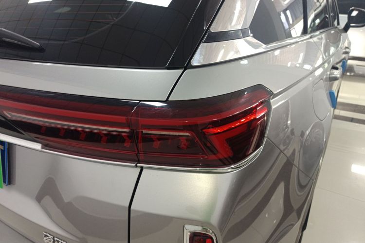 奔腾T99 2020款 20TD 自动豪华型车身外观9