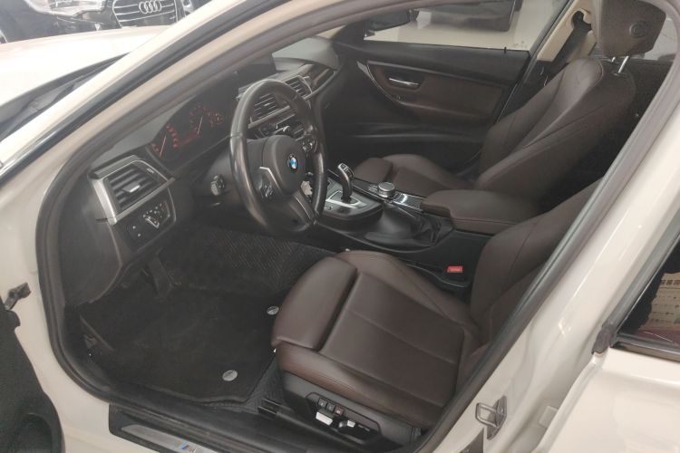 宝马3系 2019款 320Li M运动套装中控内饰19