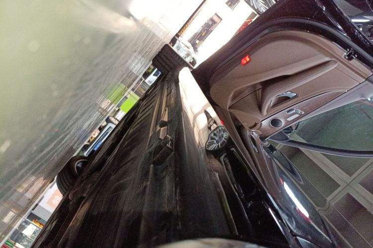 奔驰E级 2020款 改款 E 260 L局部细节9002