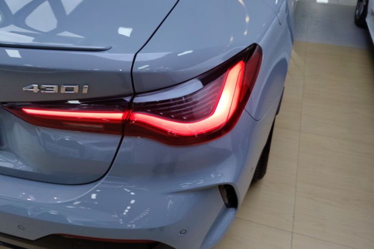 宝马4系 2024款 430i M运动曜夜套装车身外观9