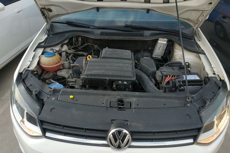 大众 Polo 2014款 1.4L 自动舒适版机舱底盘24