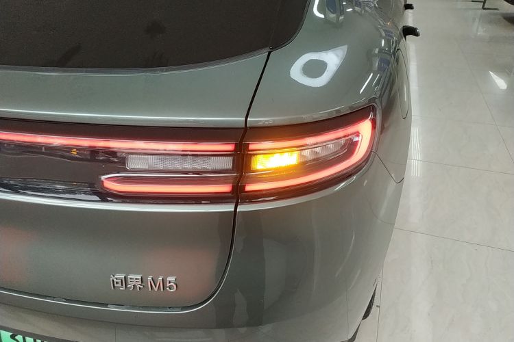 鸿蒙智行 问界M5 2022款 增程后驱标准版车身外观9