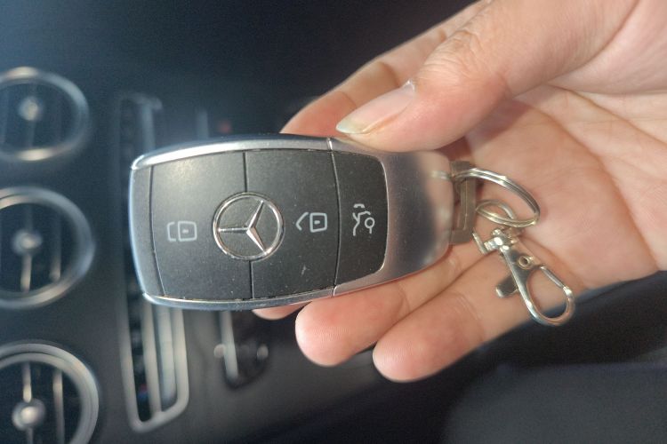 奔驰C级(进口) 2020款 C 260 轿跑车中控内饰7001