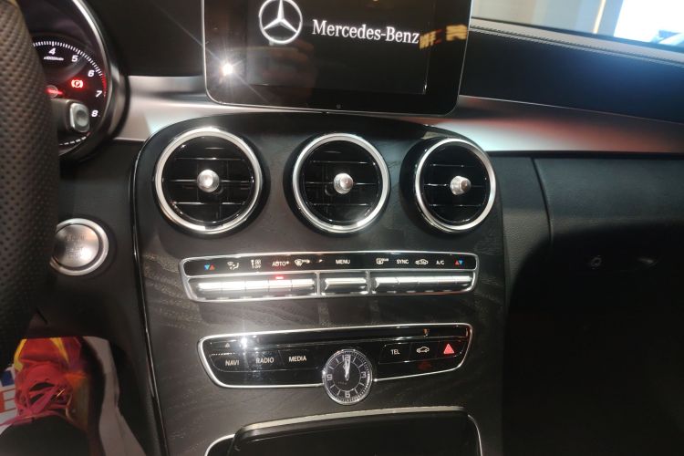 奔驰C级 2018款 C 200 L 运动版中控内饰16