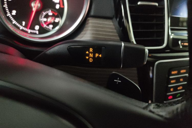 奔驰GLE 2018款 GLE 320 4MATIC 动感型臻藏版中控内饰18