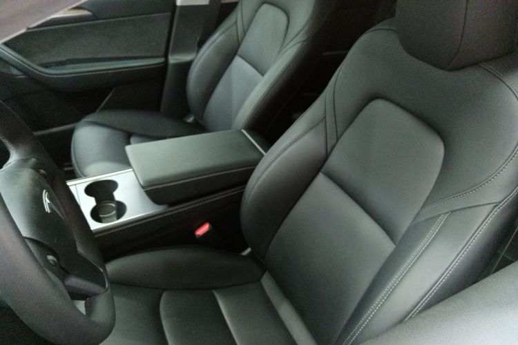 特斯拉 Model Y 2022款 改款 后轮驱动版中控内饰19