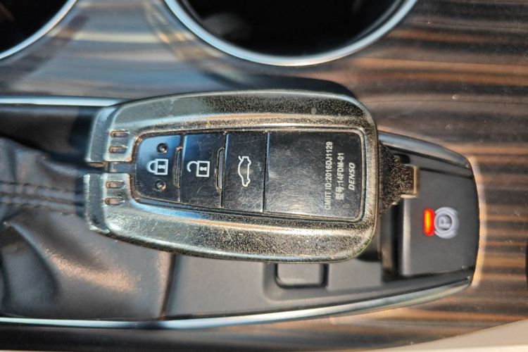 丰田 凯美瑞 2019款 2.0G 豪华版 国VI中控内饰11