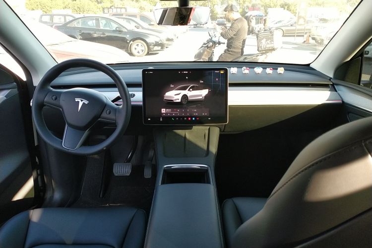 特斯拉 Model Y 2023款 后轮驱动版中控内饰12