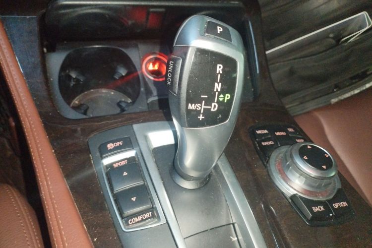 宝马5系 2014款 525Li 领先型中控内饰18