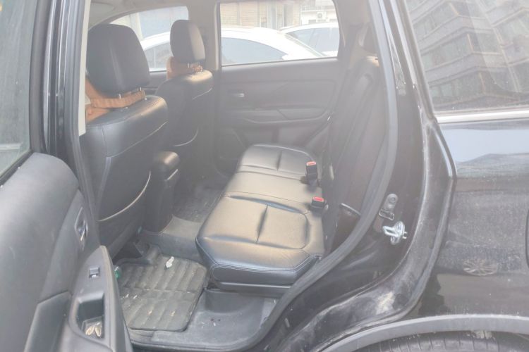 三菱 欧蓝德 2018款 2.4L 四驱精英版 5座中控内饰21