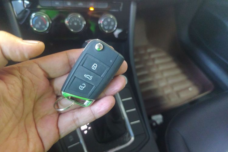 大众 宝来 2025款 200TSI DSG悦行导航版中控内饰7001